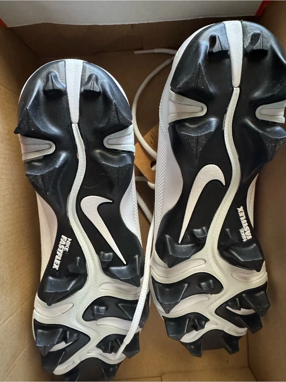 Nike White & Black Cleats with Swoosh men’s 7.5